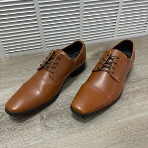 Brand New! 
Mens size 9 Call it Sprint Dress Shoes Brown.